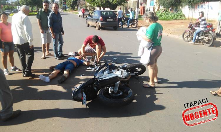 Acidente entre moto e carro na Avenida Floresta de Itapaci