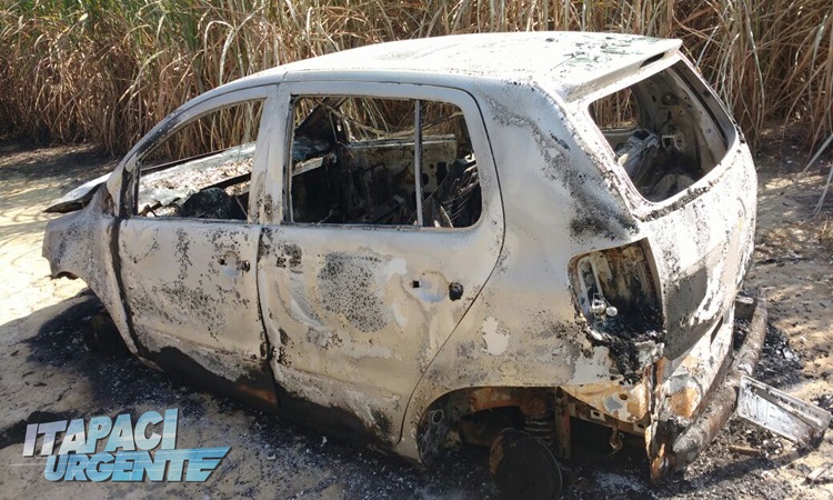 ITAPACI: Veículo furtado em Itapaci é encontrado queimado em canavial