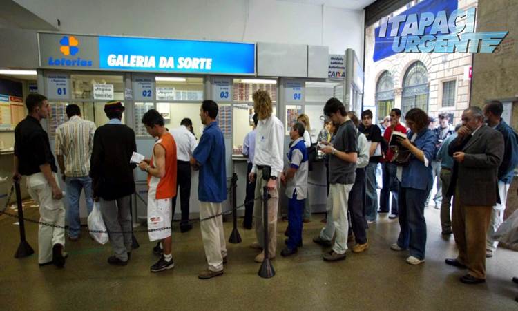 Goianos enfrentam filas em busca dos R$ 90 milhões da Mega-Sena