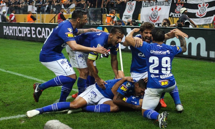 Cruzeiro vence o Corinthians e torna-se o maior campeão da Copa do Brasil