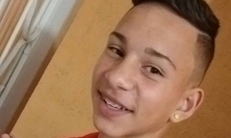 Jovem morre com tiro no peito ao tentar tirar selfie