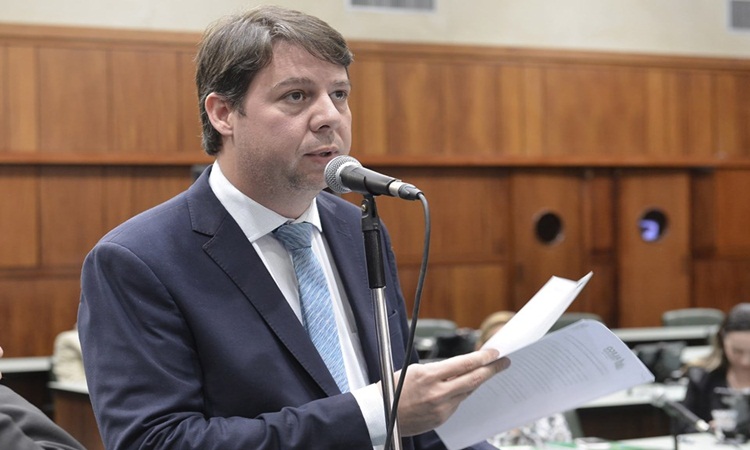 Aprovado projeto que isenta idosos e pessoas com deficiência das taxas da CNH