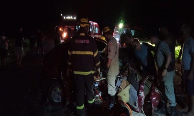 Jovem de 22 anos morre e outras cinco pessoas ficam feridas em acidente na BR-153