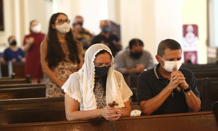 STF decide que estados e municípios podem proibir cultos e missas presenciais durante pandemia