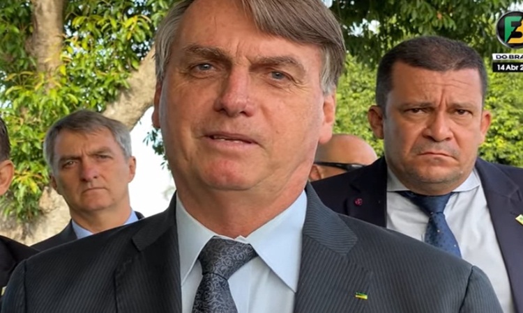 Bolsonaro diz que espera ‘sinalização do povo’ para agir sobre lockdown
