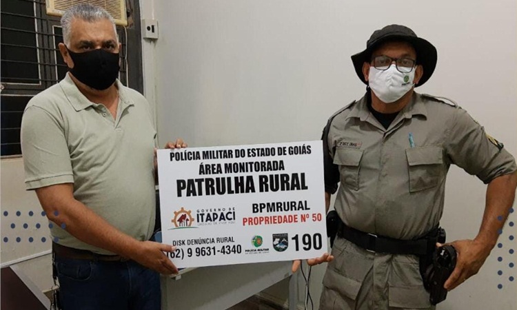 GOVERNO DE ITAPACI REALIZA DOAÇÃO DE PLACAS AO PATRULHAMENTO RURAL DA POLÍCIA MILITAR