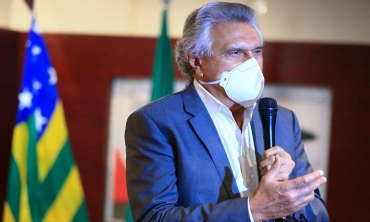 Governador anuncia vacinação contra Covid-19 por faixa etária, em Goiás