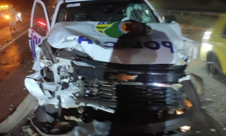 Três criminosos morrem em troca de tiros, e três policiais ficam feridos em acidente durante perseguição na BR-060, em Goiás