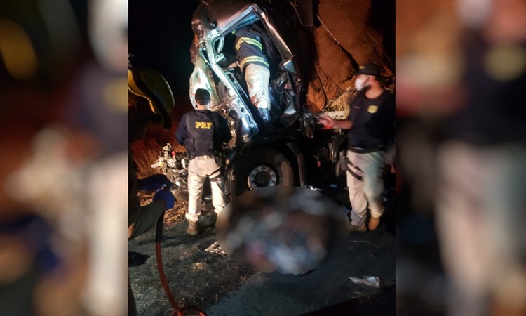 Motorista morre em acidente envolvendo dois caminhões na BR-153