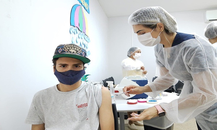 Itapaci inicia vacinação de adolescentes de 15 anos ou mais