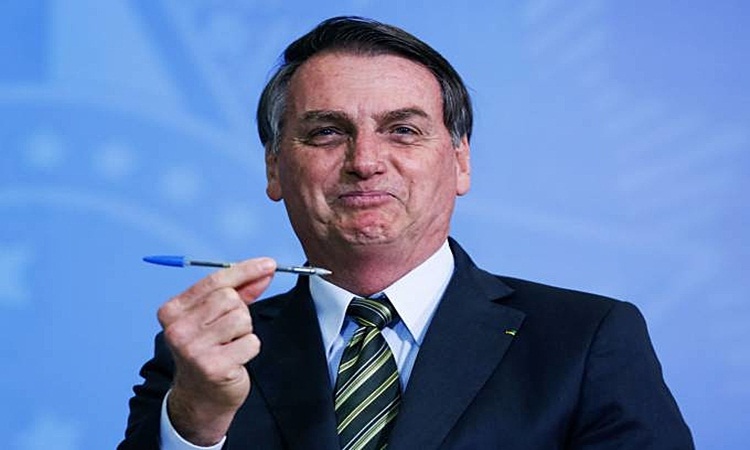 Governo Bolsonaro zera imposto de remédio para tratamento contra o câncer