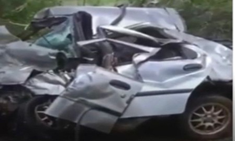 Homem morre em colisão entre carro e caminhão na GO-415