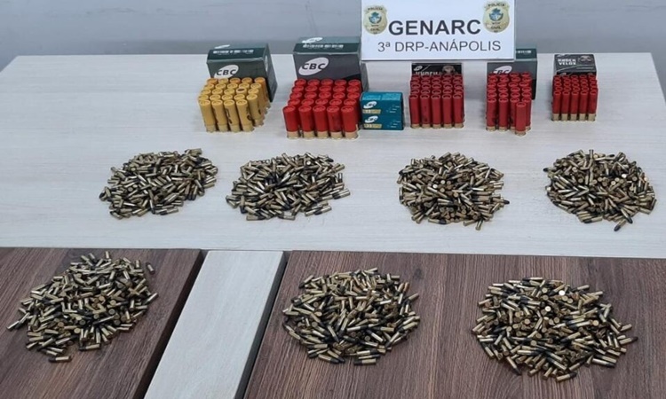 Idoso é preso com 2,5 mil munições escondidas dentro de um carro na BR-153