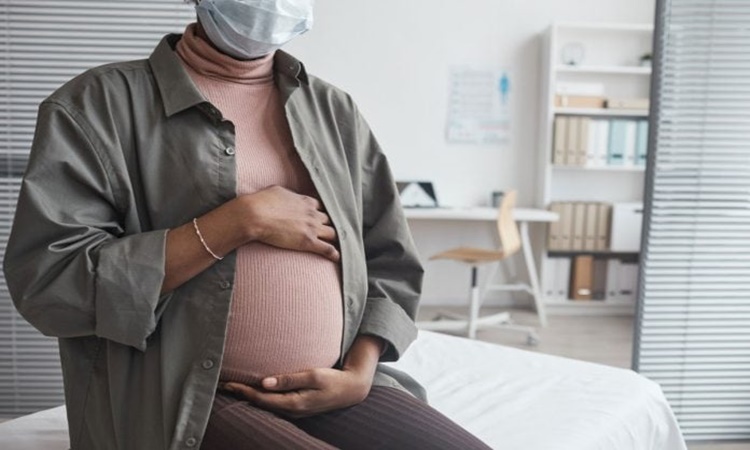 Mortes por covid-19 de grávidas é 5 vezes maior entre as não vacinadas