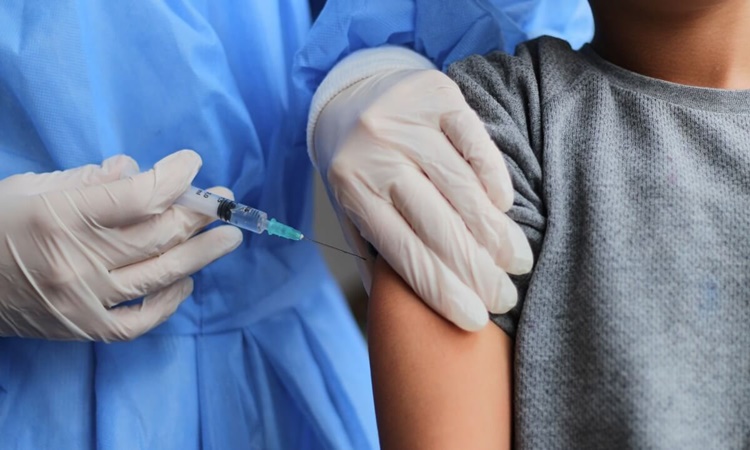 COVID: Cidade paulista suspende vacinação após parada cardíaca em criança