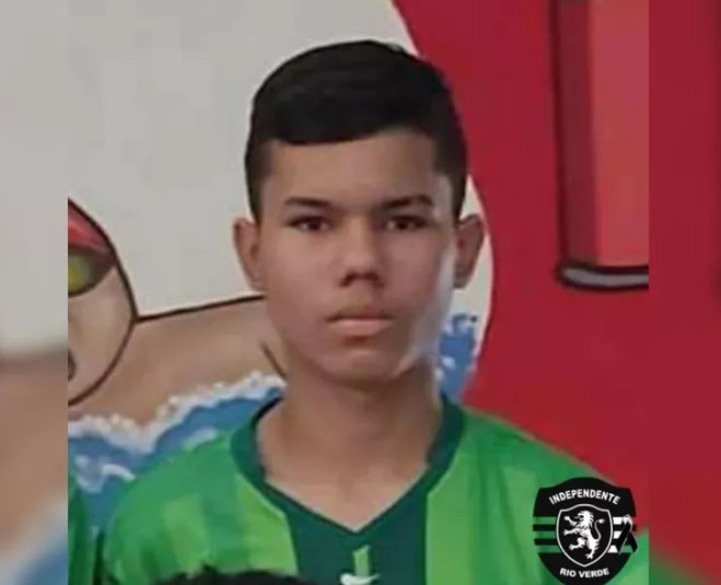 GO: Adolescente de 14 anos morre durante partida de futsal