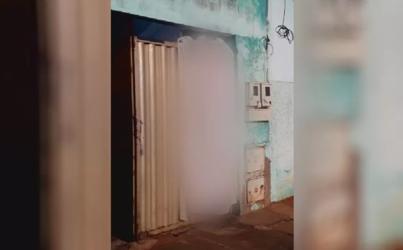 GO: Homem morre após ficar prensado no portão da casa da ex