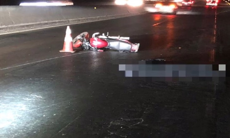 Motociclista morre após bater em proteção metálica na BR-153