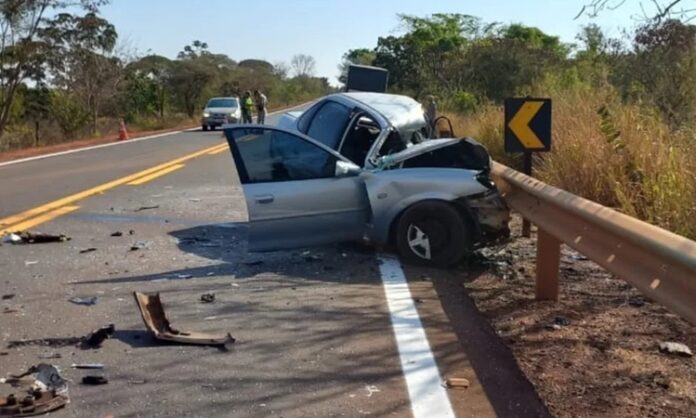 Veículo Parte Ao Meio Em Acidente Na GO-320; Duas Pessoas Morreram ...