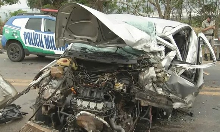 GO: Acidente com dois carros e viatura da PM deixa um morto e três feridos na BR-414, em Anápolis