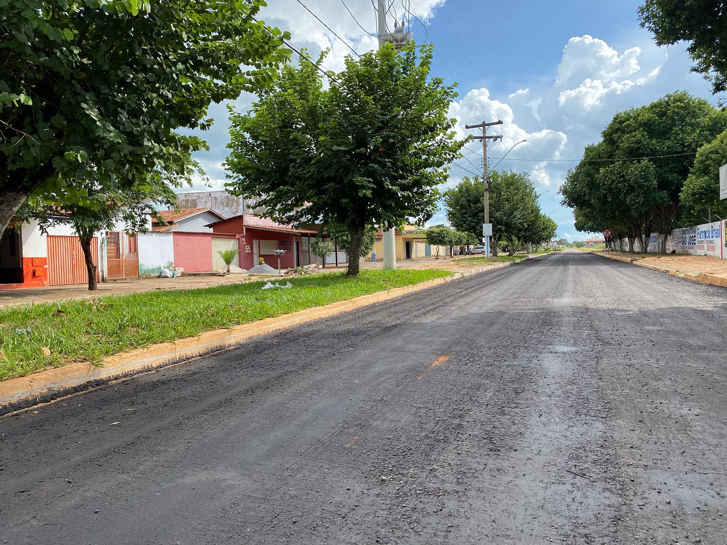 Várias ruas do Setor Lago Azul já receberam recapeamento asfáltico