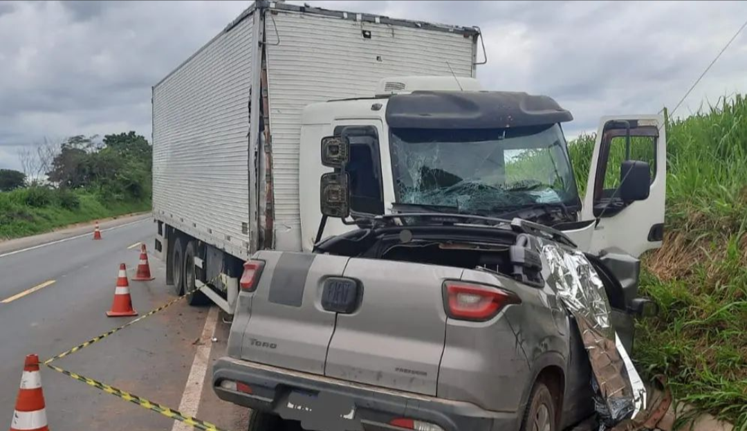 Idosa morre após colisão frontal na BR-153
