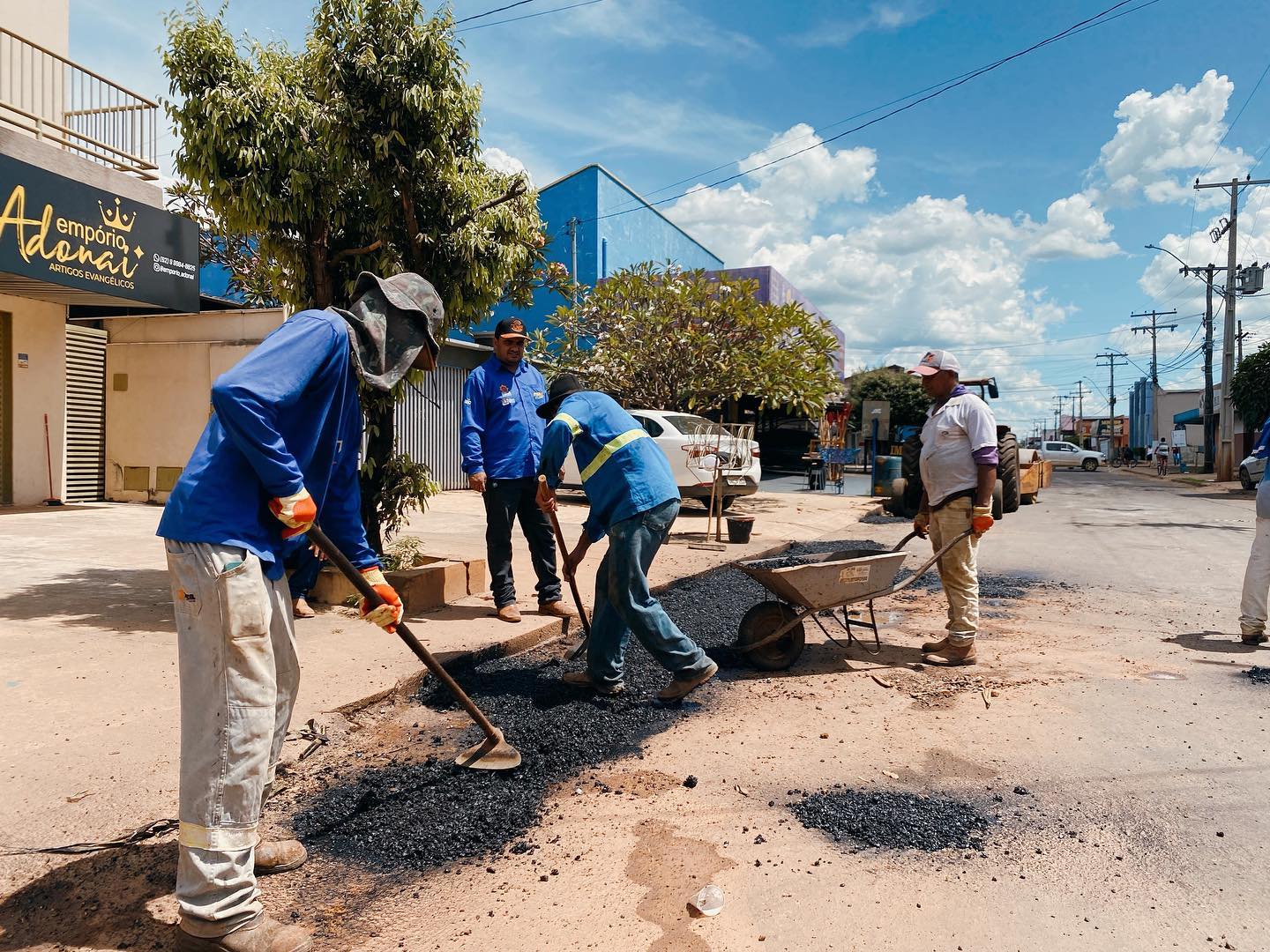 Governo de Itapaci realiza operação tapa-buracos pelas ruas da cidade