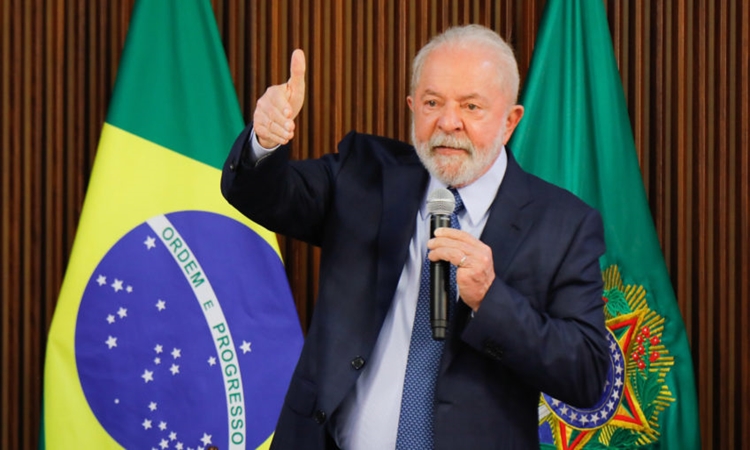 Lula confirma salário mínimo de R$ 1.320 a partir de maio e aumento da isenção de IR para R$ 2.640