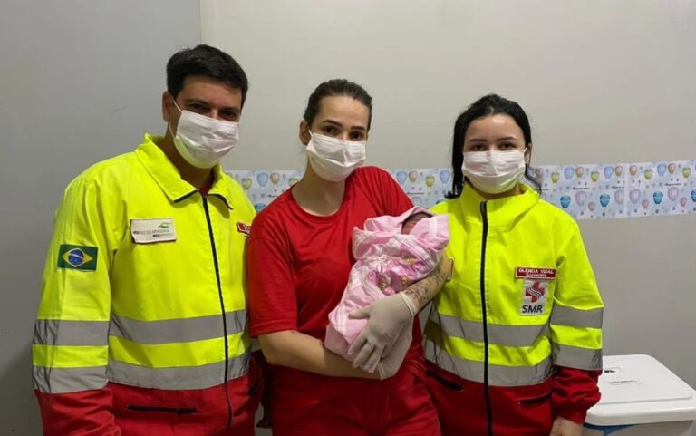 Bebê é reanimada após sofrer parada respiratória durante parto de emergência dentro de ônibus na BR-153
