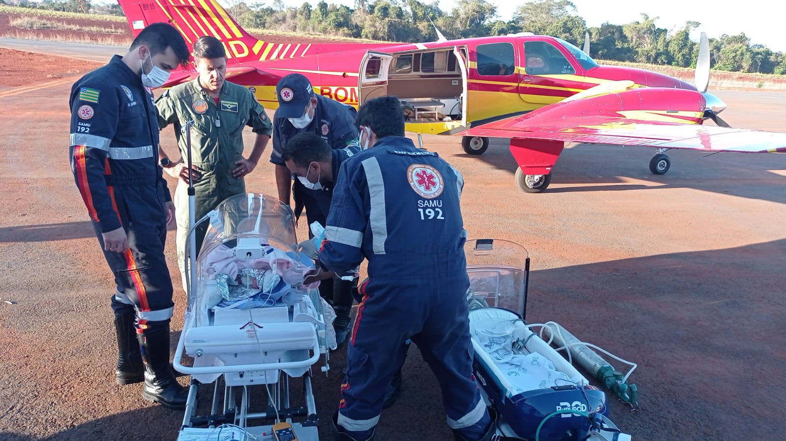 Bebê nasce com 32 semanas em Itapaci e precisa ser transferida de Aeronave para Goiânia