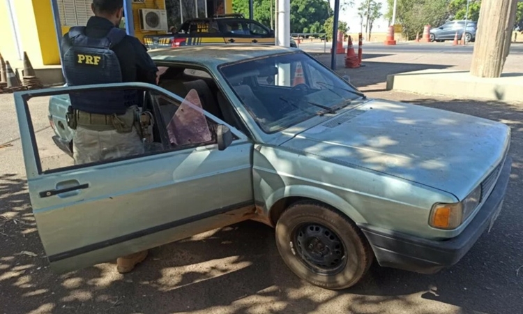 Jovens são detidos após furtarem carro em Uruaçu para encontrar namoradas em Campinorte