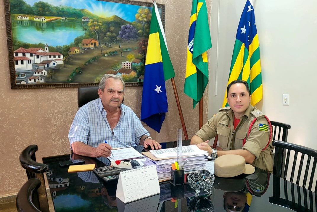 Prefeito Mário se reúne com o Tenente Douglas dos Bombeiros