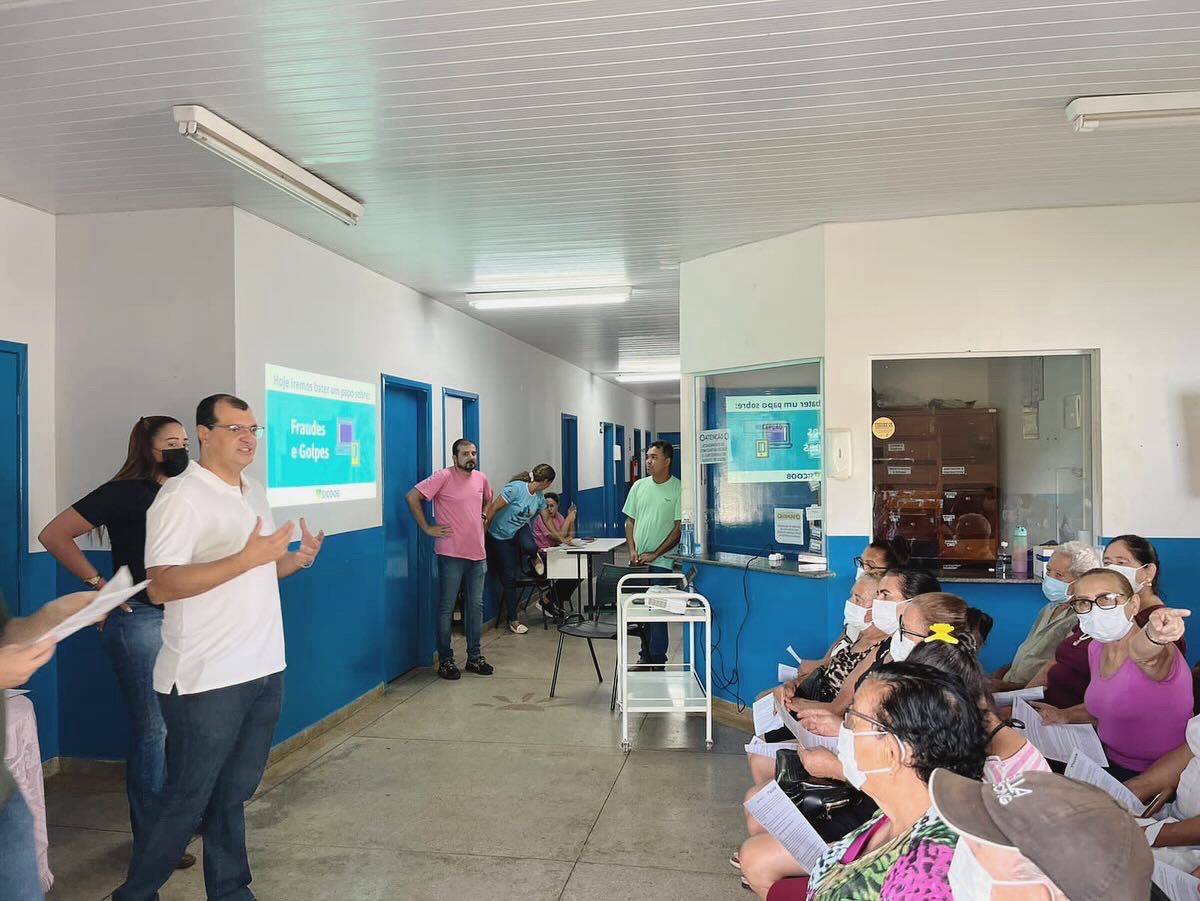 Idosos participantes do hiperdia recebem palestra de prevenção contra golpes