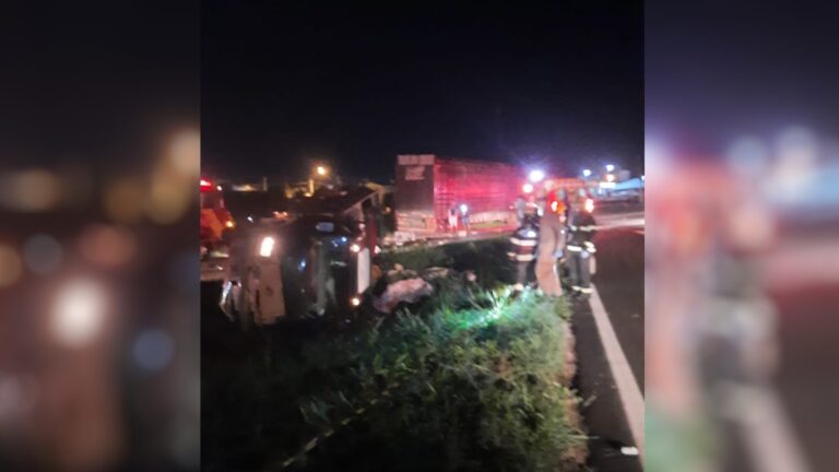 Colisão entre caminhonete e caminhão mata duas pessoas na BR-153