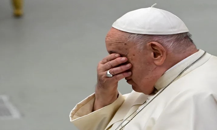 Em decisão inédita, Papa autoriza bênção para casais do mesmo sexo