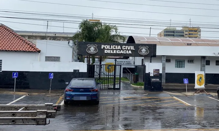 Menina de 9 anos é expulsa de casa pela mãe após denunciar padrasto por abuso, diz polícia