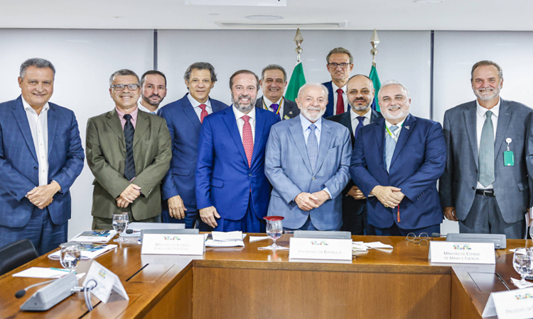 Teto do funcionalismo: salário de Lula, parlamentares e ministros vai a R$ 46 mil neste sábado (1)