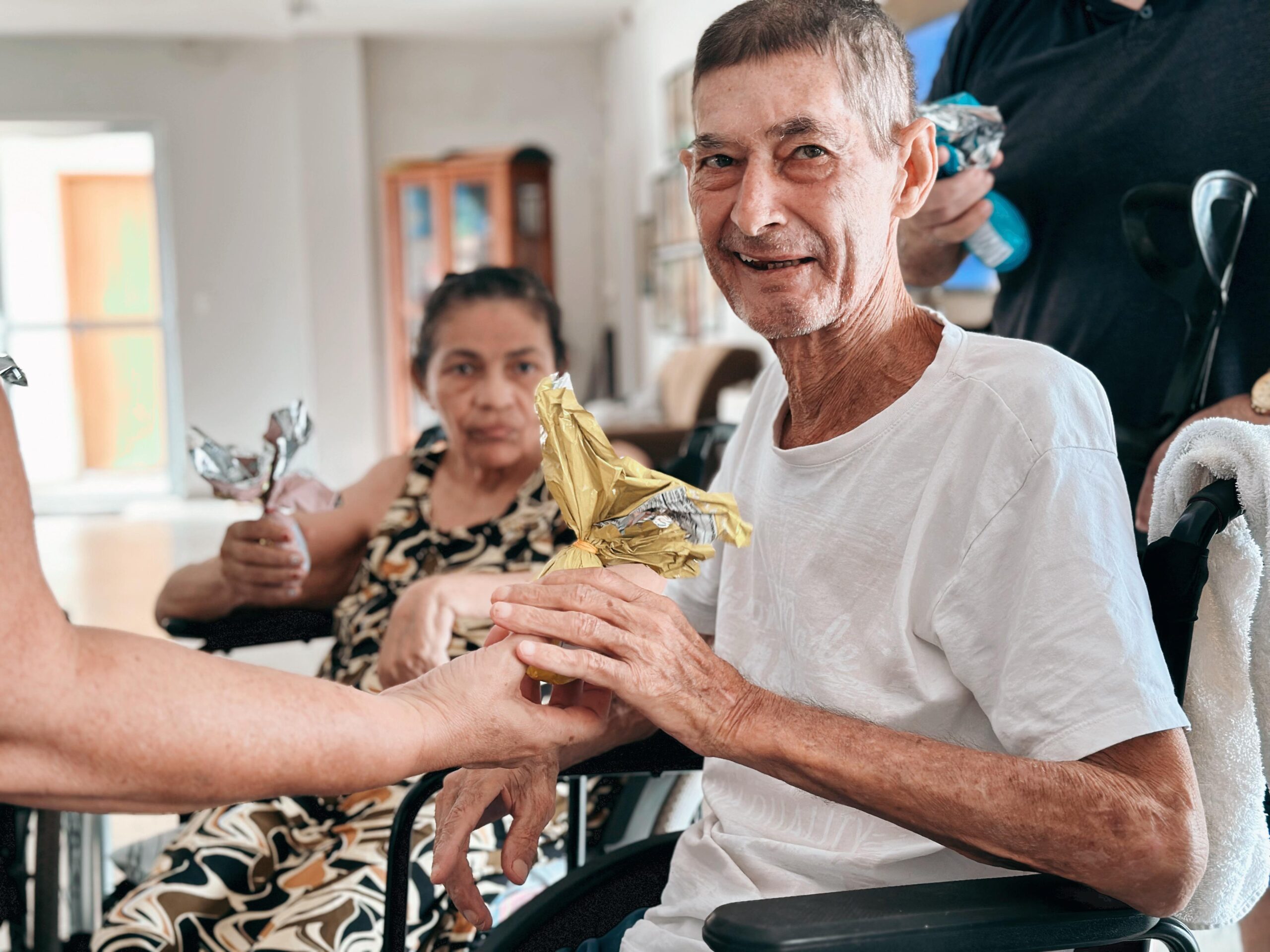 Residentes do Lar dos Idosos de Itapaci recebem mimos de Páscoa