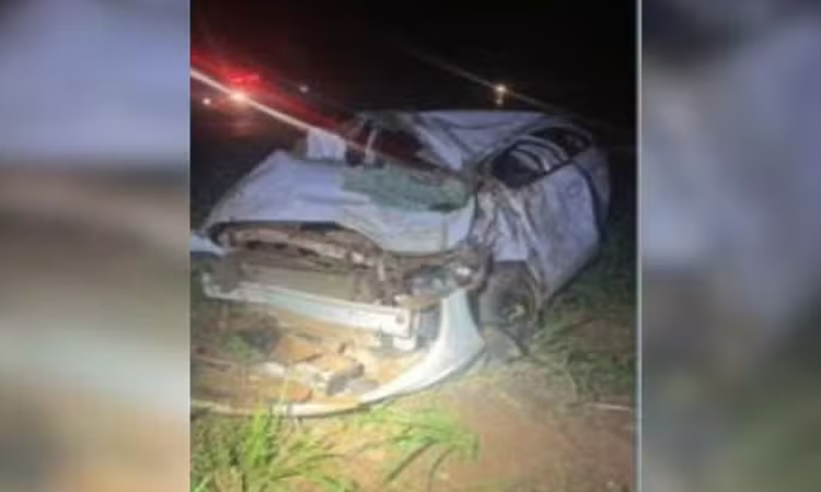 Mulher morre após carro capotar na GO-330