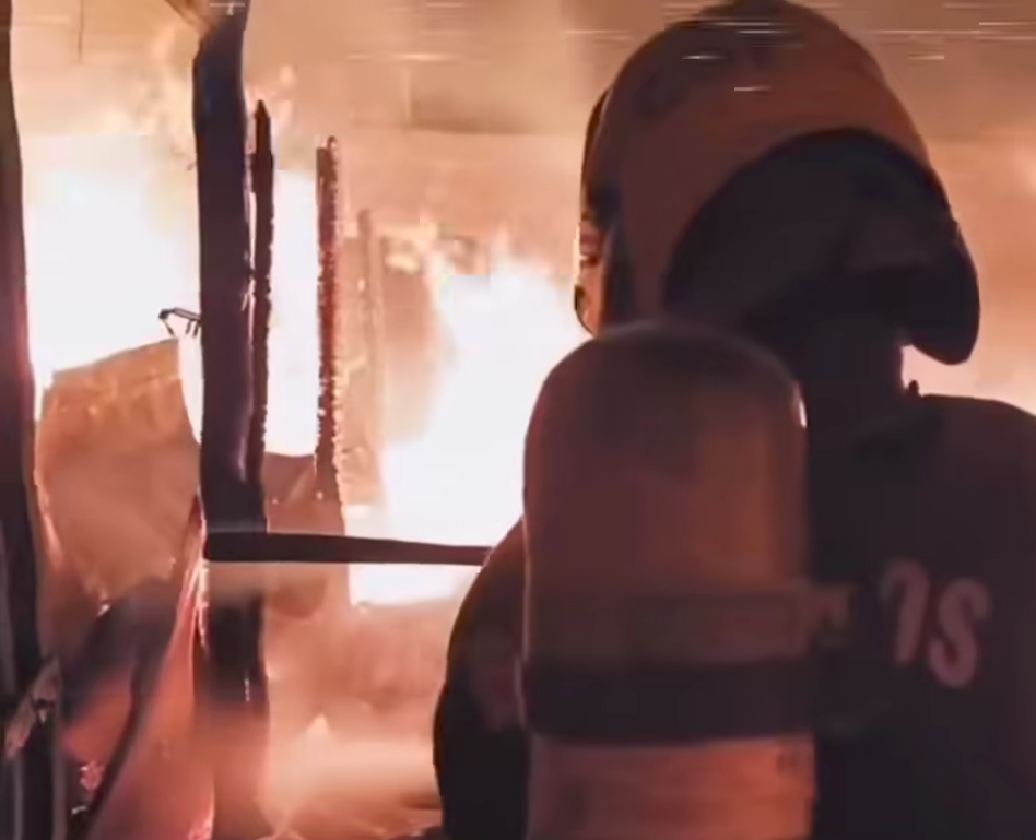 Bombeiros são acionados para combater incêndio de marcenaria em Itapaci