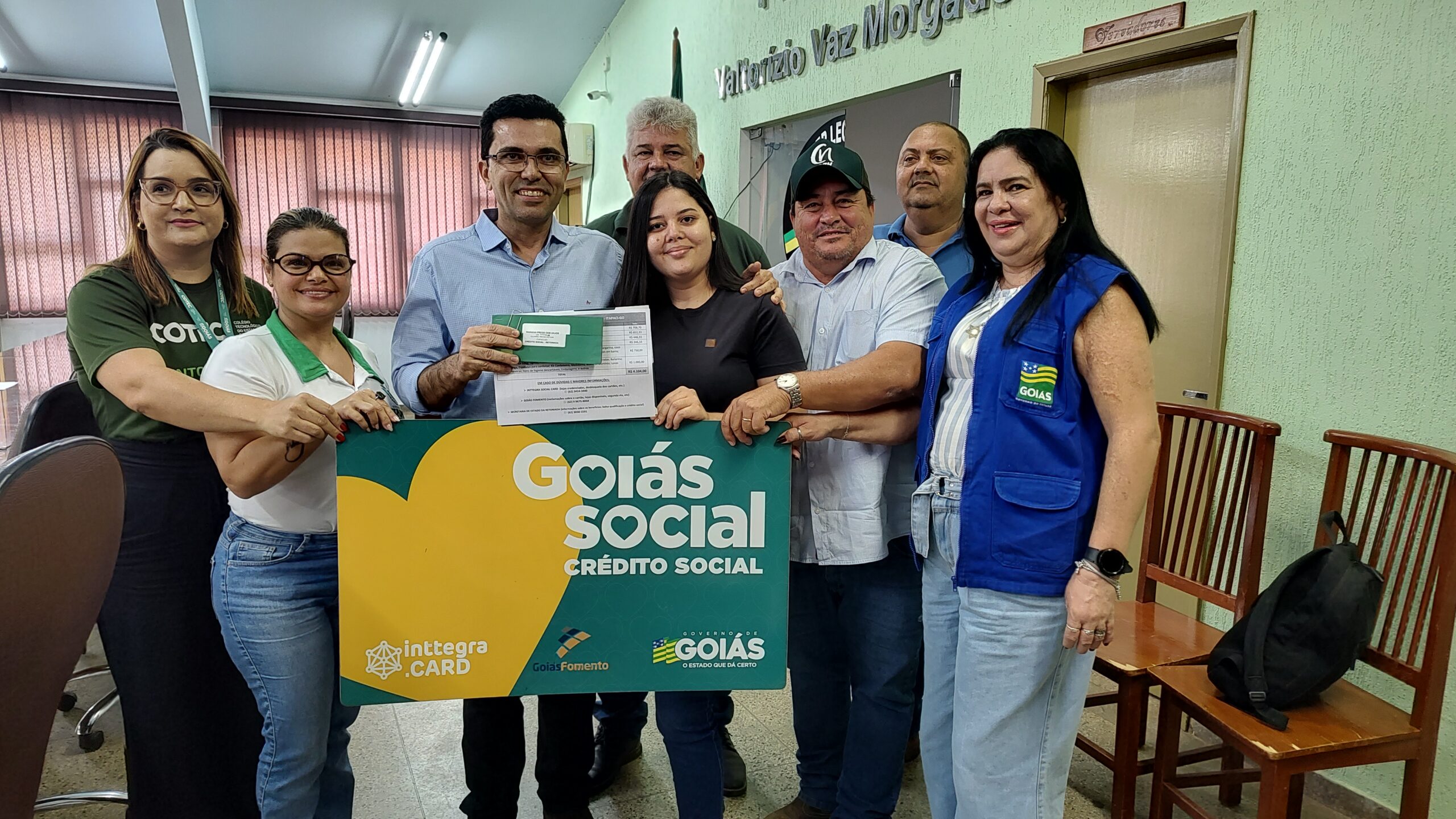 Cotec entrega nova remessa de certificados, cartões do crédito social e bolsa qualificação em Itapaci