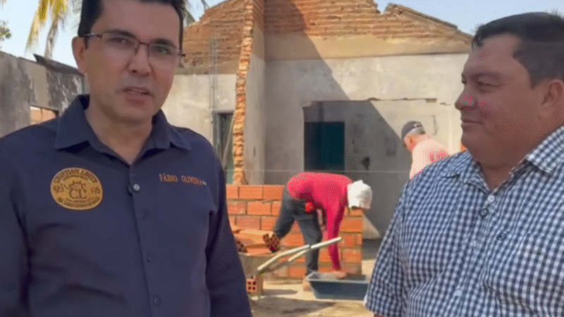 Governo de Itapaci inicia reforma de residência de casal de idosos atingida por incêndio