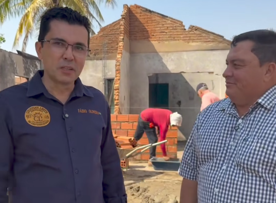 Governo de Itapaci inicia reforma de residência de casal de idosos atingida por incêndio