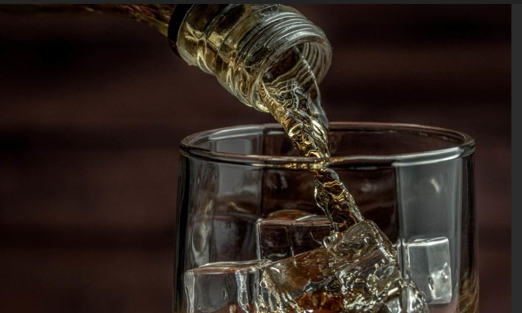Jovem de Itapaci é o primeiro caso suspeito de intoxicação por metanol em bebida alcoólica, segundo nota divulgada pela Secretaria de Estado da Saúde (SES) de Goiás