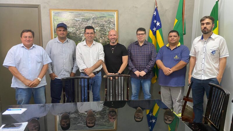 Prefeito se reúne com representantes das empresas de provedores de internet em Itapaci