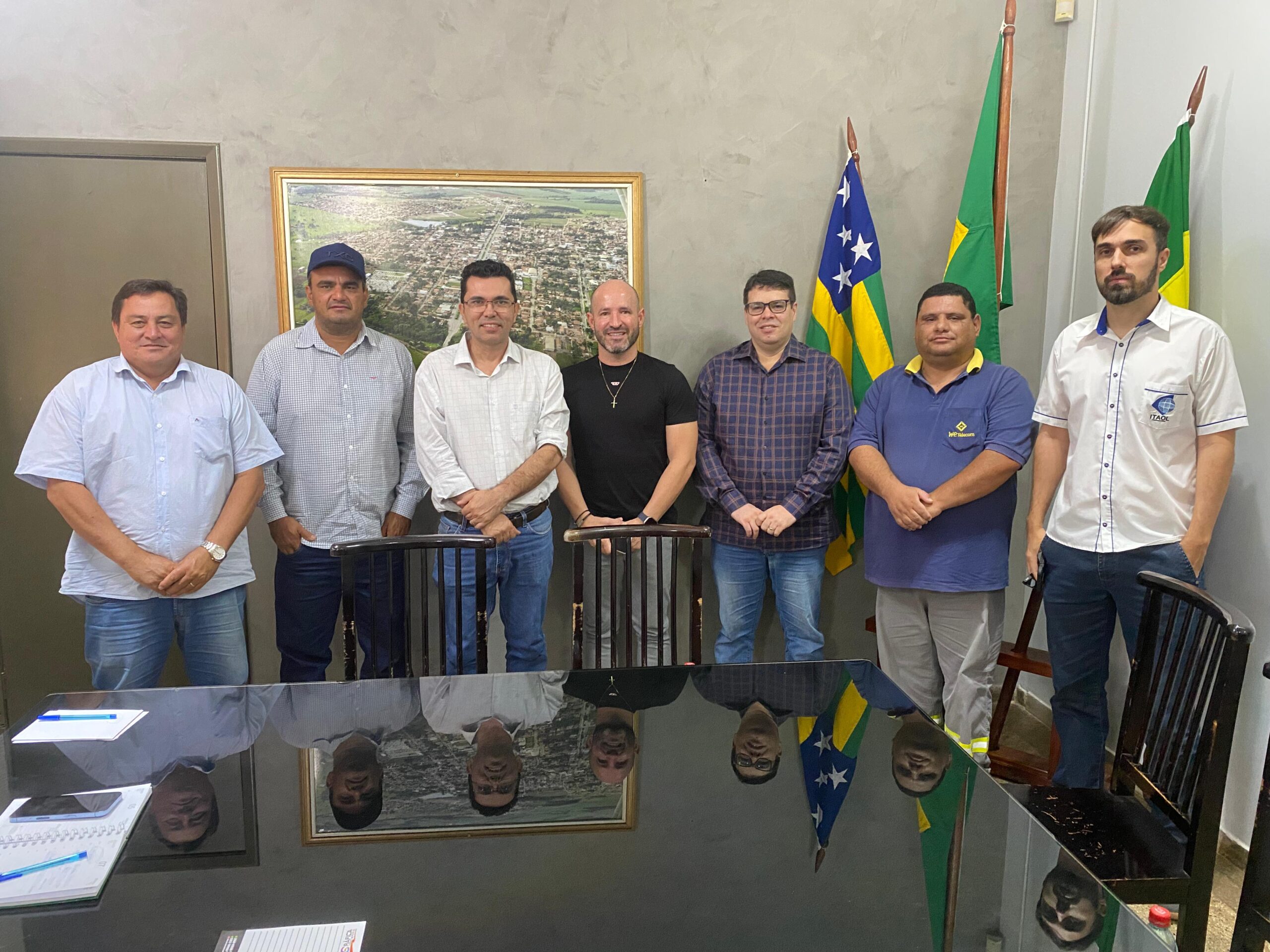 Prefeito se reúne com representantes das empresas de provedores de internet em Itapaci