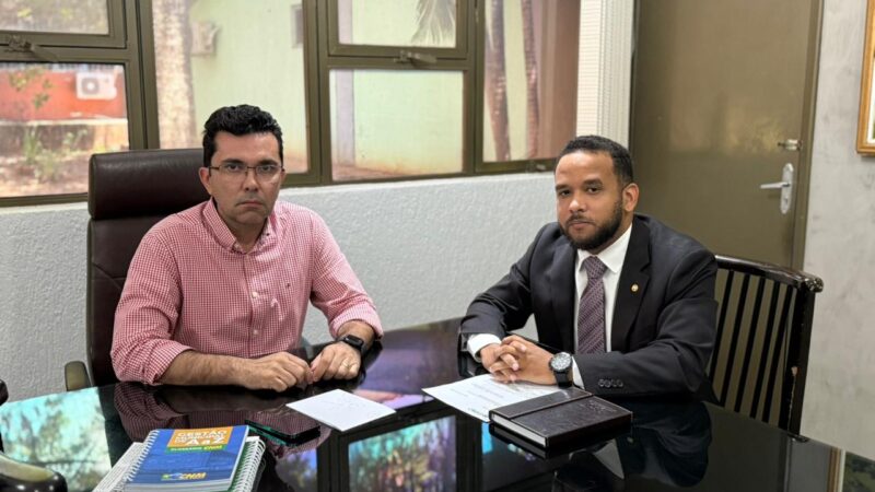 Prefeito se reúne com promotor de justiça para tratar sobre a falta de abastecimento de água em Itapaci
