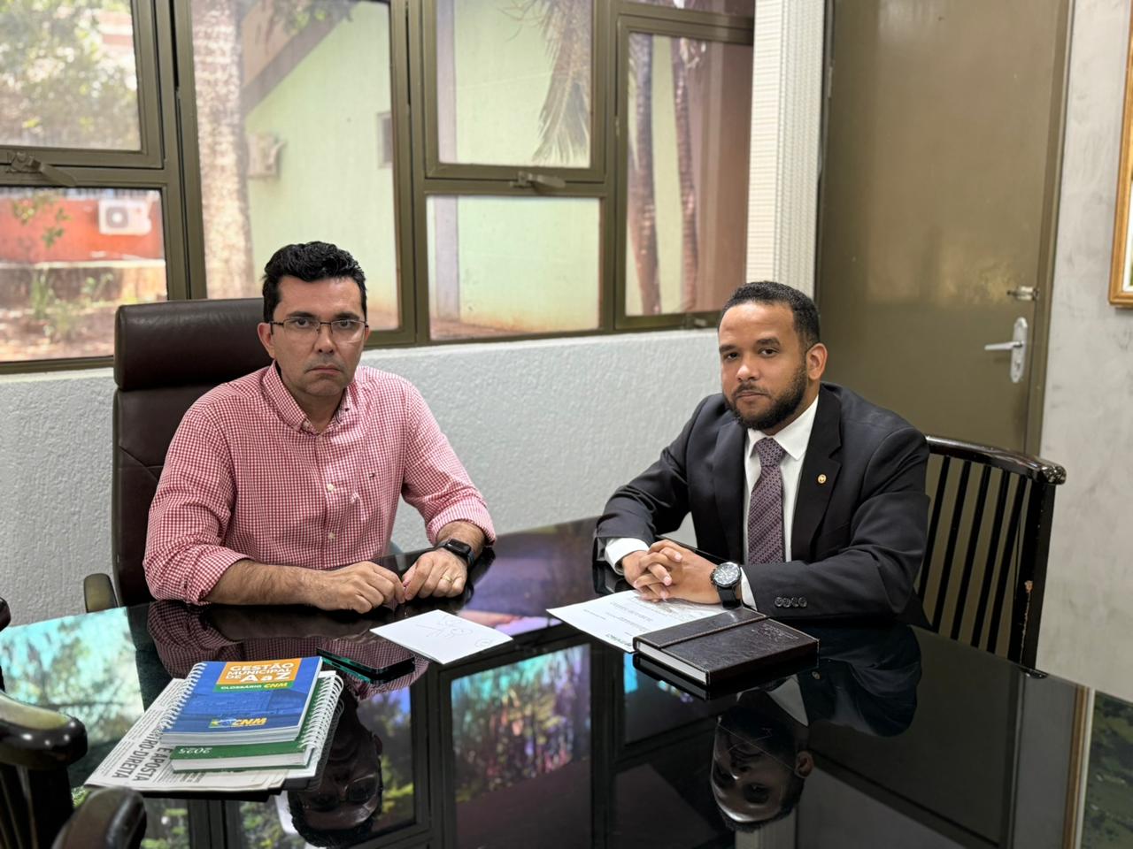 Prefeito se reúne com promotor de justiça para tratar sobre a falta de abastecimento de água em Itapaci