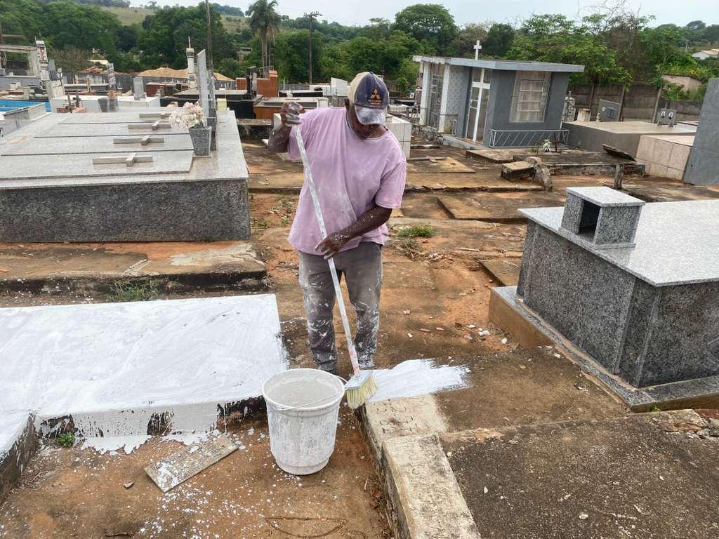 Cemitério de Itapaci recebe mutirão de limpeza e manutenção