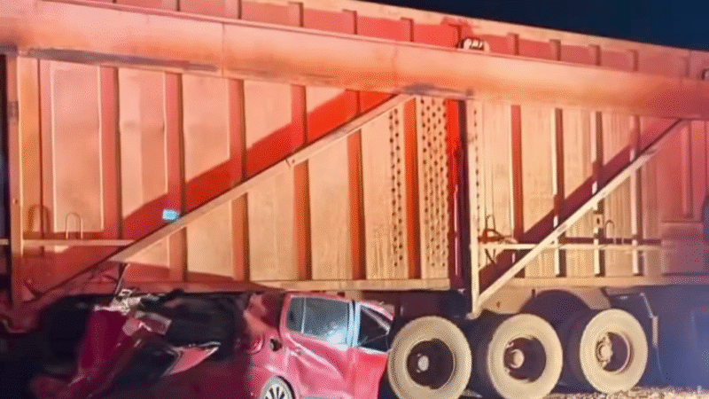 Motorista morre após carro colidir contra caminhão canavieiro na GO-154